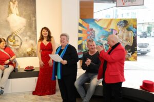 "Quo Vadis, Homini?" - Rückblick auf die Vernissage 1 Quo vadis, Mensch? Einführung Dr. Dr. Brigitte E. S. Jansen (Mitte) Narzi Narziza Alimovas Woytek, Leon Ariev